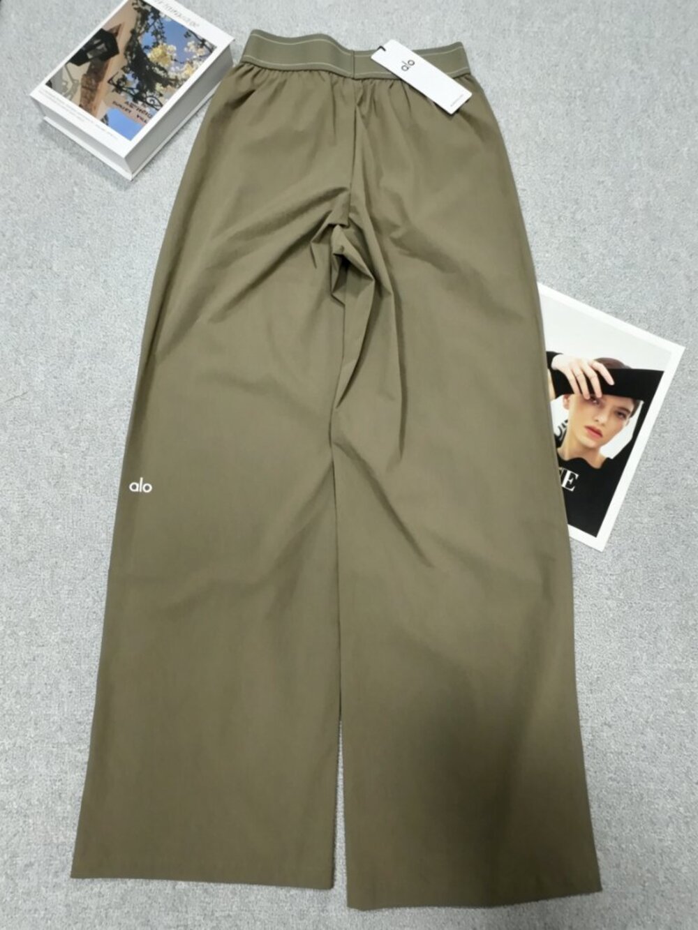🌼NWT ALO Yoga Olive Relaxed Trouser🌱Regular 30" Inseam - Picture 2 of 7